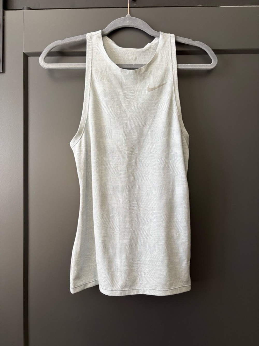 Nike Women’s Pale Gray Textured Pattern Racerback Athletic Tank
